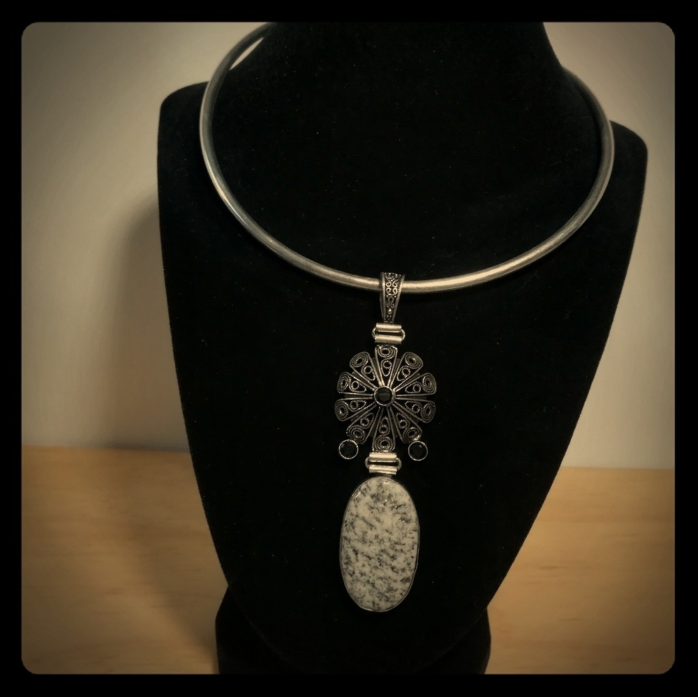 Sterling silver choker with pendant